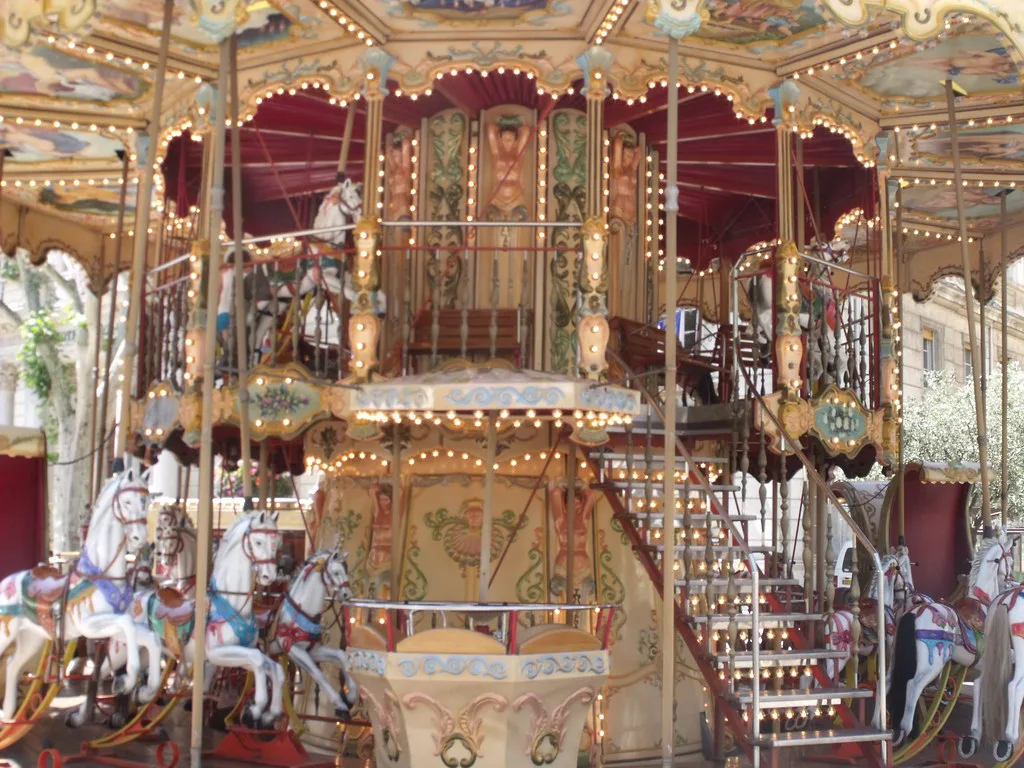 Avignon - Place de l'Horloge - merry-go-round, Aix-en-Provence