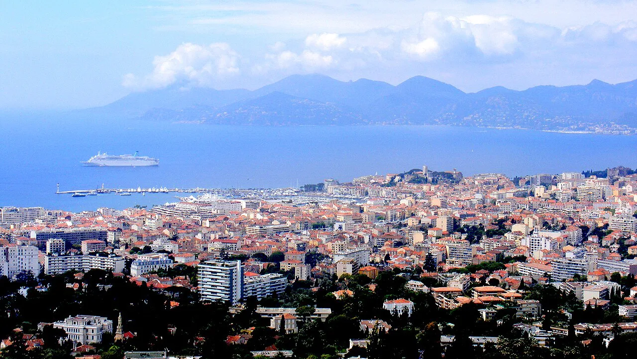 Cannes Francja - widok z posesji przy Chemin des Collines. - panoramio