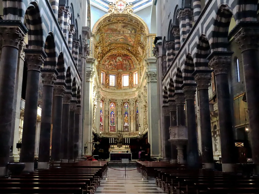 Nave of the Cathedral, Genoa