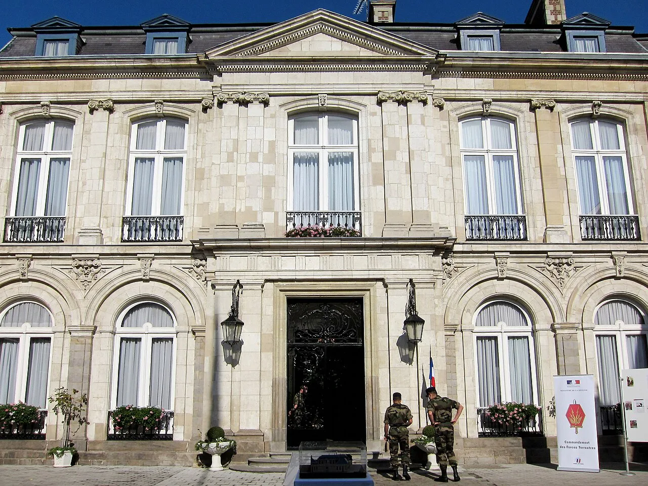 Lille hotel d'ailly facade