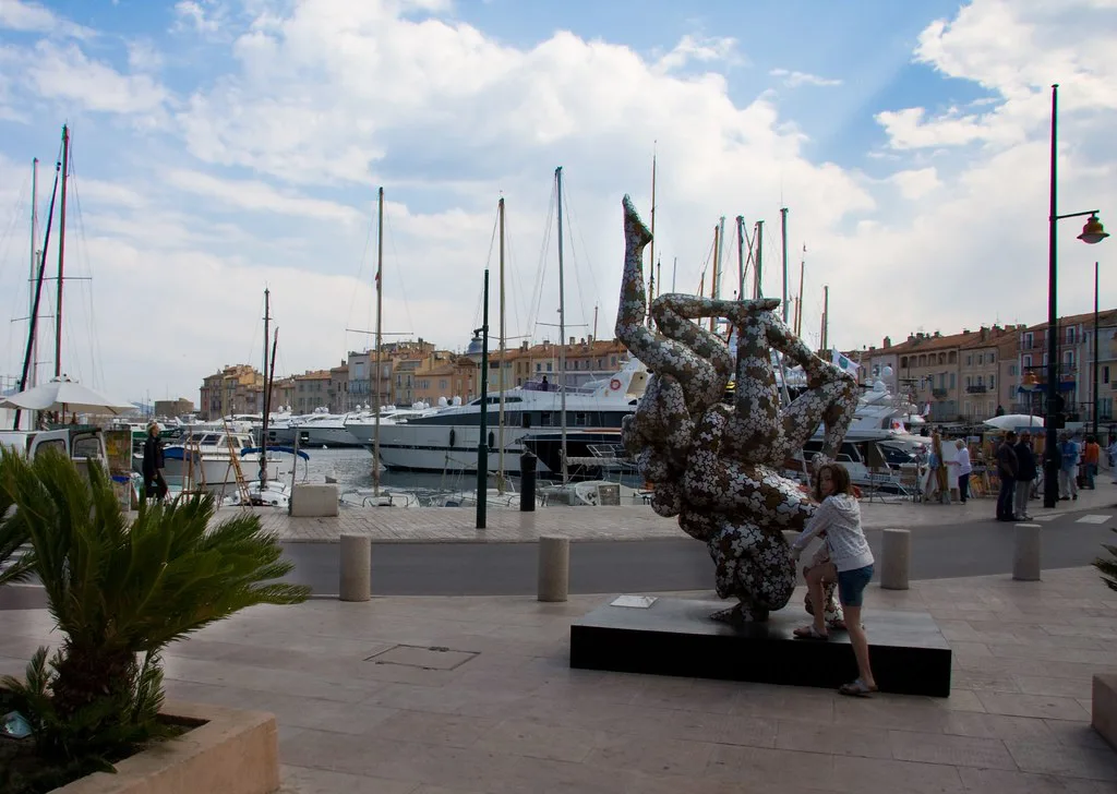 Lauren posing near a statue in Saint-Tropez