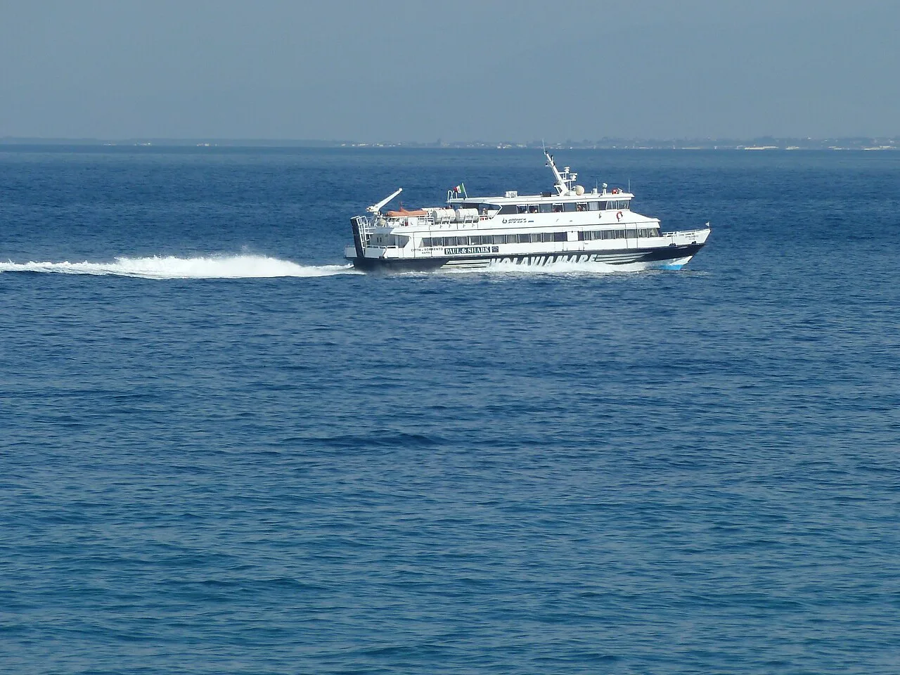 Volaviamare devant Ischia, Sorrento
